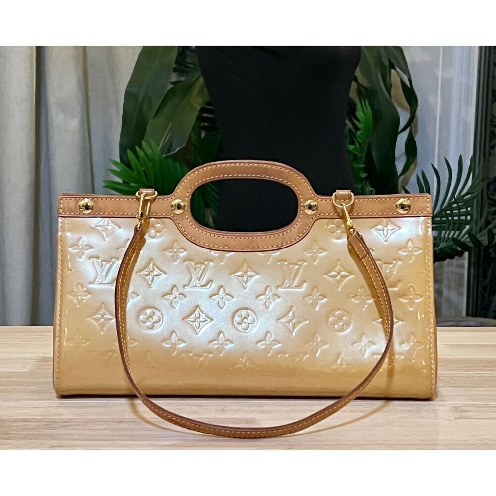 ๐ AUTHENTIC LOUIS VUITTON ROXBURY DRIVE YELLOW VERNIS HANDBAG - Picture 2 of 16